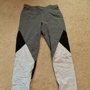 Gray/black leggings